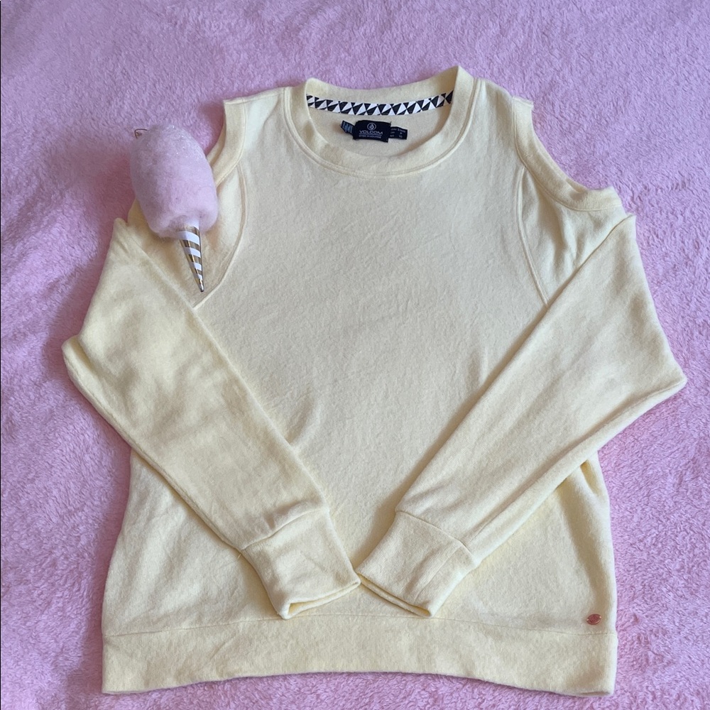 🛹✨VOLCOM Yellow Cold-Shoulder Sweater Size S